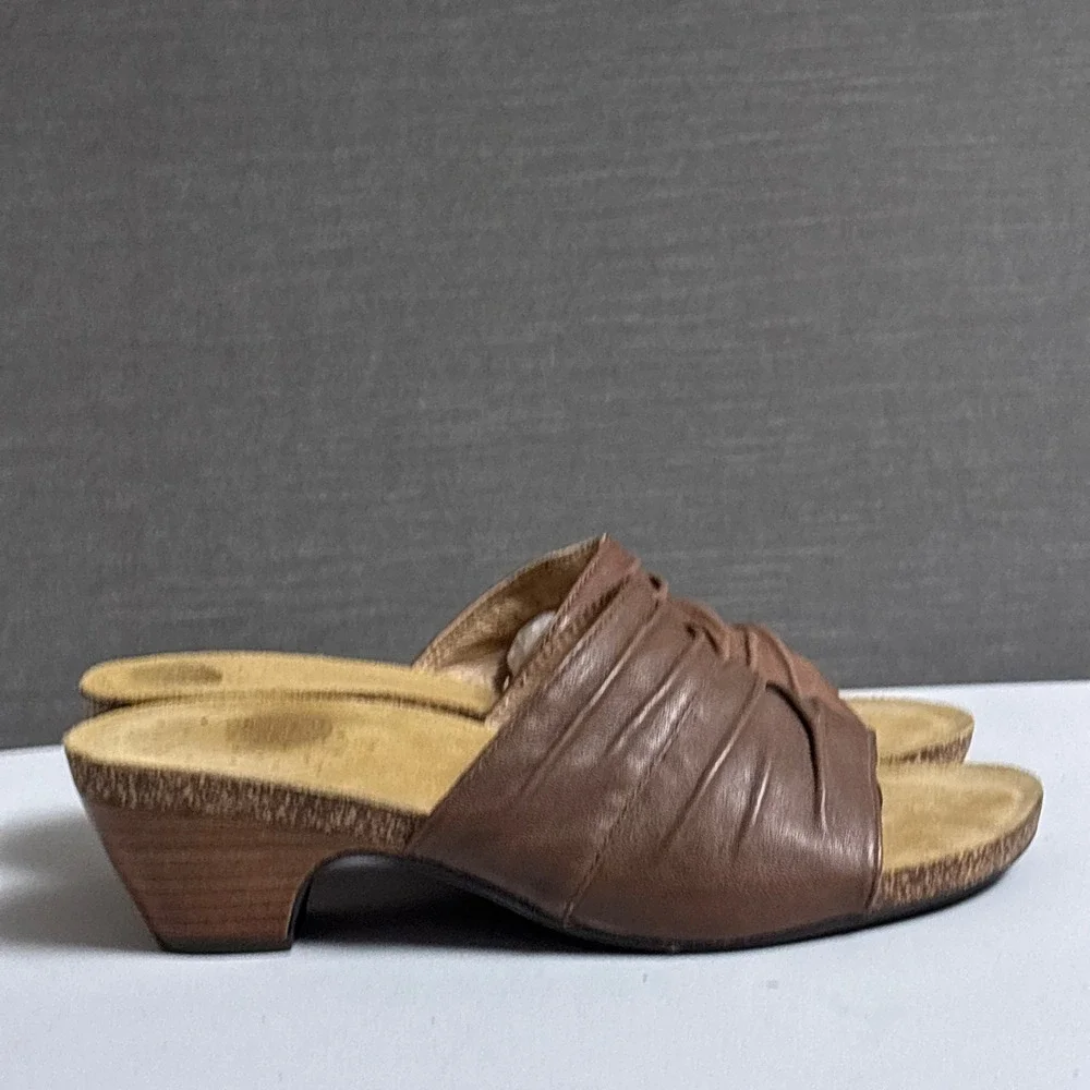 Taos Soul Sandals 8 Brown Leather Ruched Wedge Slide Mule Slip On Thong